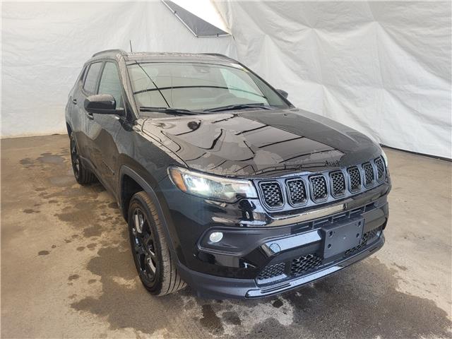 2023 Jeep Compass Altitude (Stk: 231127) in Thunder Bay - Image 1 of 32