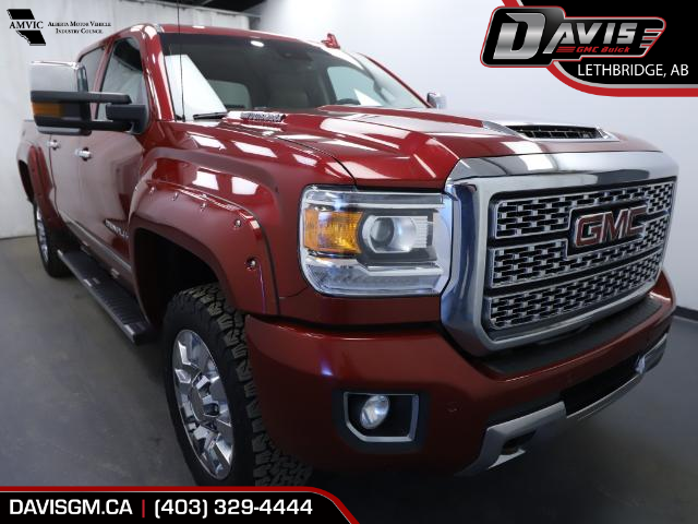 2018 GMC Sierra 2500HD Denali (Stk: 188684) in Lethbridge - Image 1 of 32