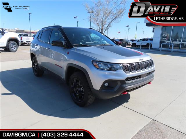 2023 Jeep Compass Trailhawk (Stk: 300635) in Lethbridge - Image 1 of 16