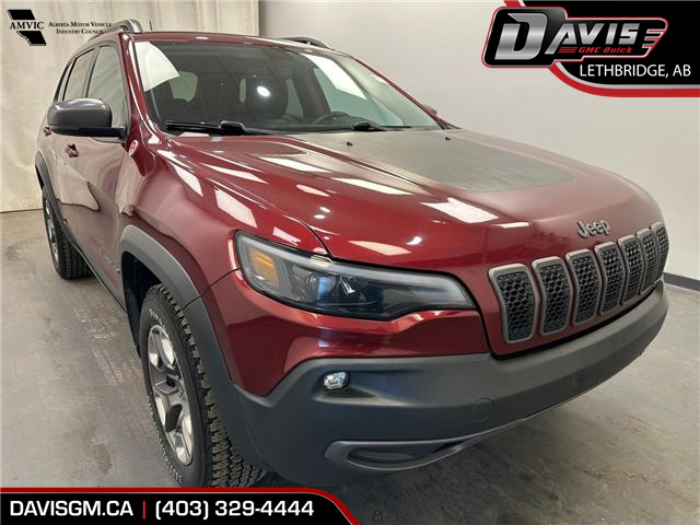 2019 Jeep Cherokee Trailhawk (Stk: 300663) in Lethbridge - Image 1 of 30