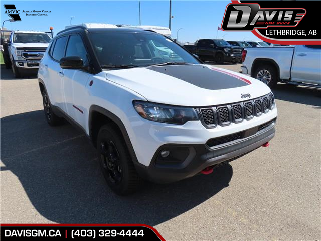 2023 Jeep Compass Trailhawk (Stk: 301003) in Lethbridge - Image 1 of 15