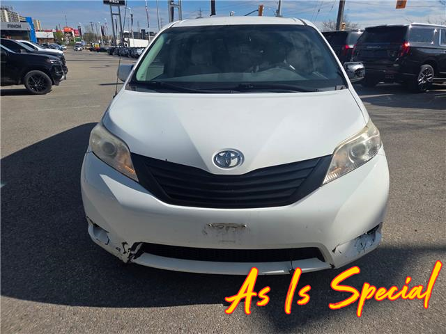 2014 Toyota Sienna LE 7 Passenger (Stk: 136812) in London - Image 2 of 10