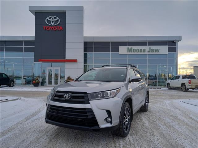 2018 Toyota Highlander XLE (Stk: 2390261) in Moose Jaw - Image 1 of 30