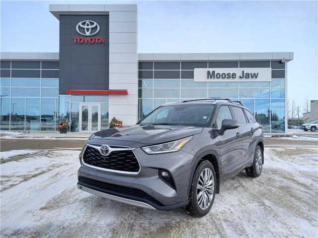 2021 Toyota Highlander Limited (Stk: 8035) in Moose Jaw - Image 1 of 28