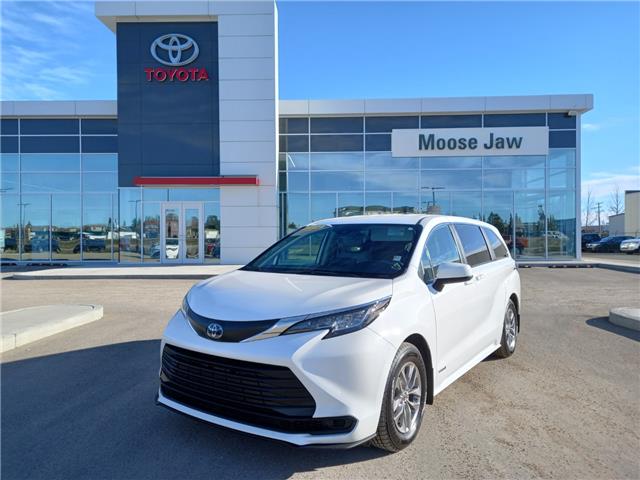 2021 Toyota Sienna LE 8-Passenger (Stk: 8091) in Moose Jaw - Image 1 of 25