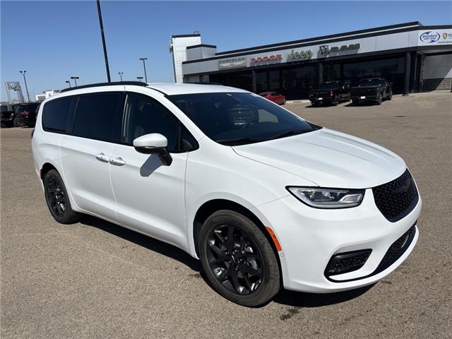 2023 Chrysler Pacifica Touring-L (Stk: 5P121) in Medicine Hat - Image 1 of 18