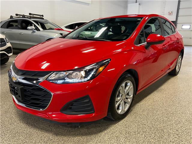 2019 Chevrolet Cruze LT (Stk: P13105) in Calgary - Image 1 of 18