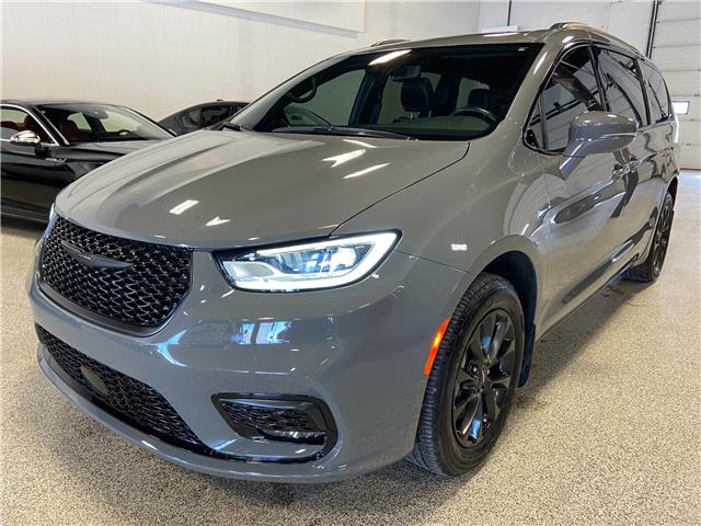 2021 Chrysler Pacifica Touring L Plus (Stk: B13137A) in Calgary - Image 1 of 23