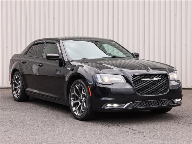 2016 Chrysler 300 S (Stk: 23-109A) in Cowansville - Image 1 of 32