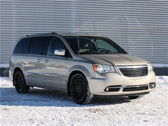 2016 Chrysler Town & Country Limited (Stk: G23-019) in Granby - Image 1 of 34