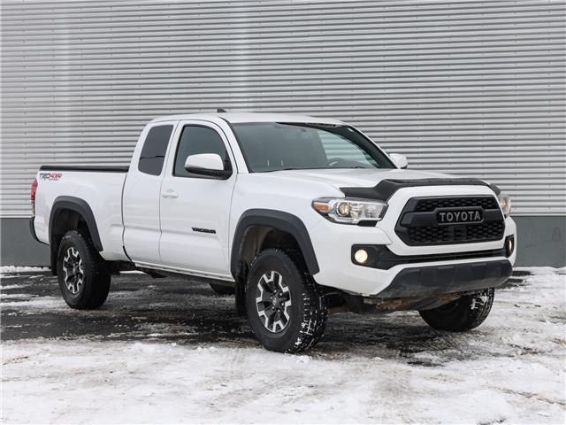 2017 Toyota Tacoma SR5 (Stk: G23-039) in Granby - Image 1 of 31