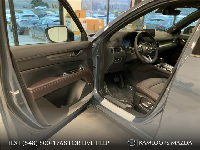 2025 Mazda CX-5 Signature (Stk: YS500) in Kamloops - Image 11 of 23