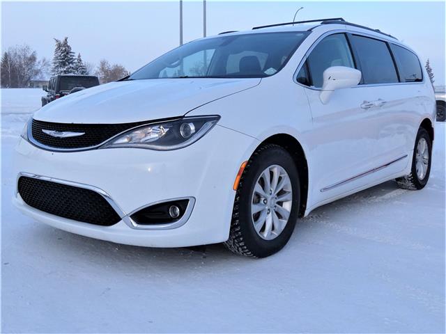 2017 Chrysler Pacifica Touring-L (Stk: TAP004A) in Lloydminster - Image 1 of 27