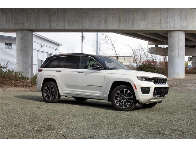 2023 Jeep Grand Cherokee Overland (Stk: P742599) in Surrey - Image 1 of 25