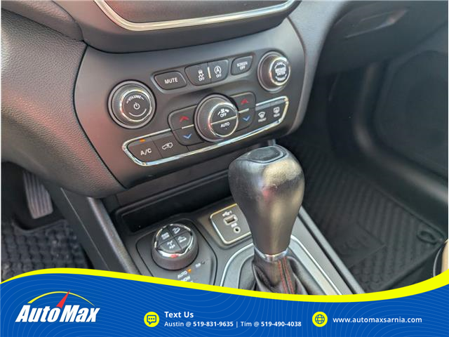 2022 Jeep Cherokee Trailhawk (Stk: B1775) in Sarnia - Image 17 of 28