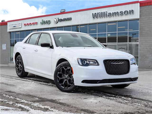 2023 Chrysler 300 Touring (Stk: 23-112) in Uxbridge - Image 1 of 22