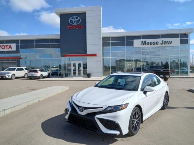 2024 Toyota Camry SE (Stk: 248015) in Moose Jaw - Image 1 of 28