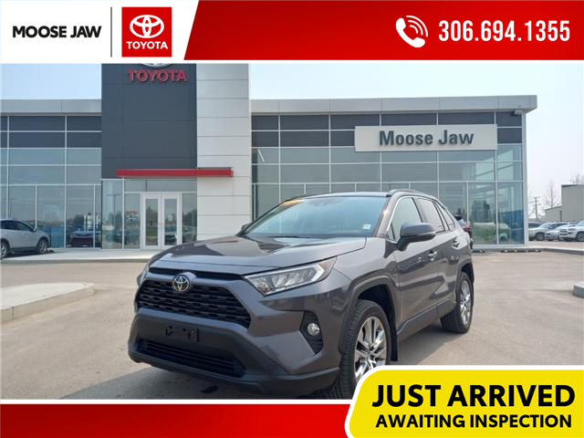 2020 Toyota RAV4 XLE (Stk: 8061) in Moose Jaw - Image 1 of 28