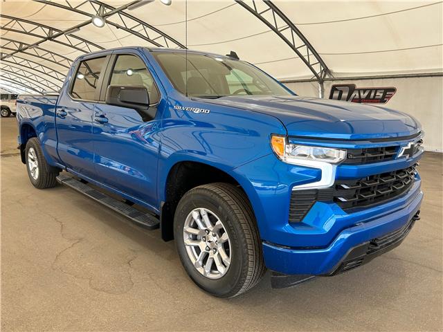 2023 Chevrolet Silverado 1500 RST (Stk: 207079) in AIRDRIE - Image 1 of 31