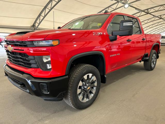 2024 Chevrolet Silverado 2500HD Custom (Stk: 205700) in AIRDRIE - Image 1 of 27