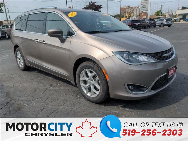 2017 Chrysler Pacifica Touring-L Plus (Stk: 46894) in Windsor - Image 1 of 18