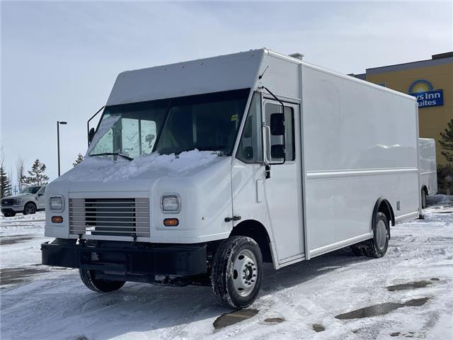 2021 Ford F-59 Commercial Stripped Chassis Base (Stk: 21AT2520) in Airdrie - Image 1 of 26