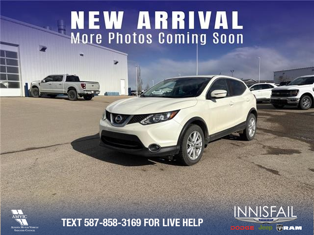 2017 Nissan Qashqai SV (Stk: U37400) in Red Deer - Image 1 of 7