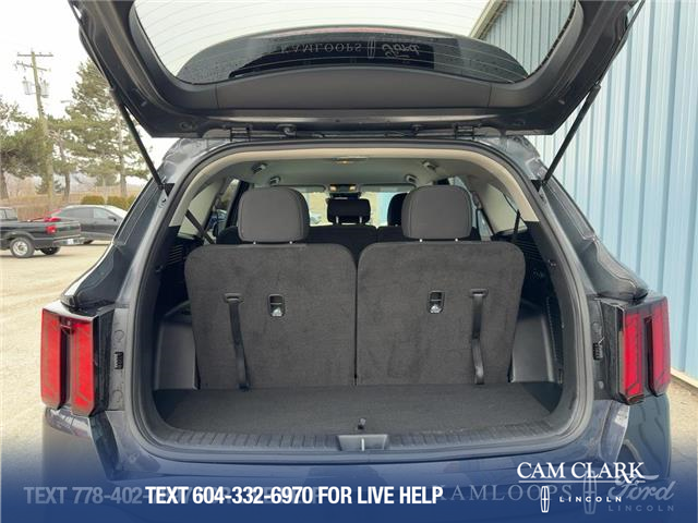2025 Kia Sorento 2.5L LX (Stk: 26P027) in Kamloops - Image 12 of 25