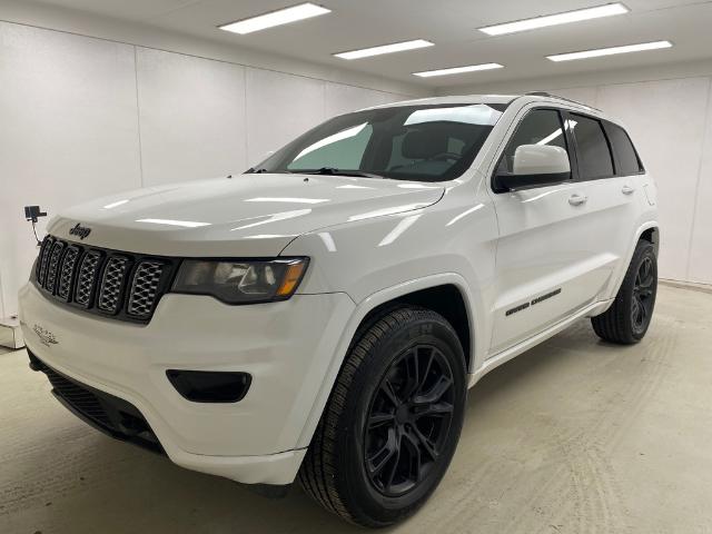 2019 Jeep Grand Cherokee Laredo (Stk: 1P029C) in Quebec - Image 1 of 17