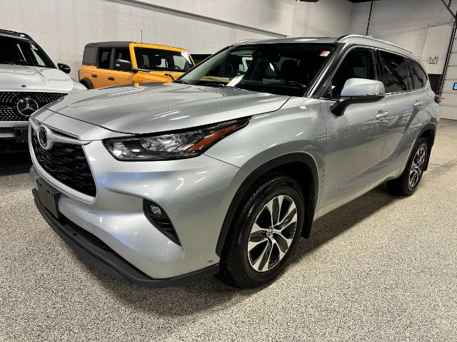 2021 Toyota Highlander XLE (Stk: V13341) in Calgary - Image 1 of 14