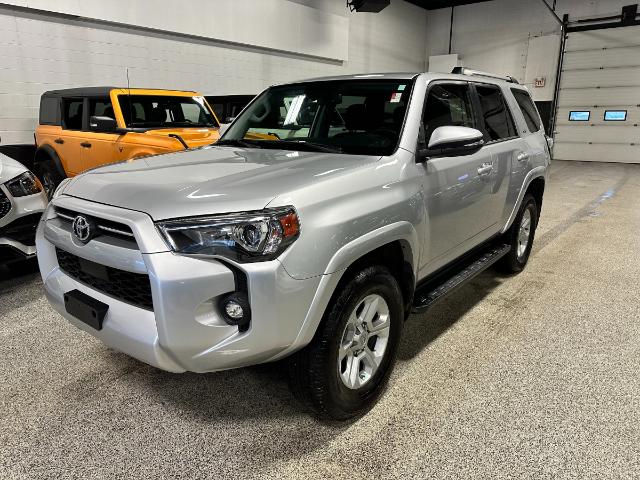 2021 Toyota 4Runner Base (Stk: OKO13362) in Calgary - Image 1 of 13