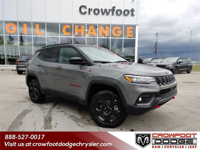 2023 Jeep Compass Trailhawk (Stk: J23506) in Calgary - Image 1 of 22