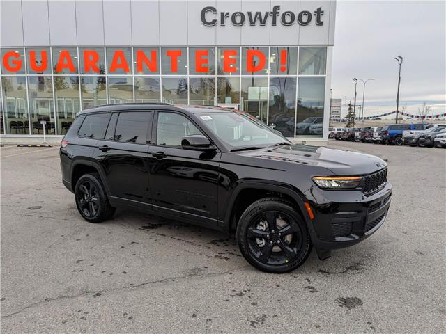 2024 Jeep Grand Cherokee L Laredo (Stk: J24703) in Calgary - Image 1 of 27