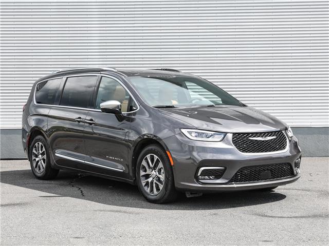 2023 Chrysler Pacifica Hybrid Pinnacle (Stk: G3-0143) in Granby - Image 1 of 37
