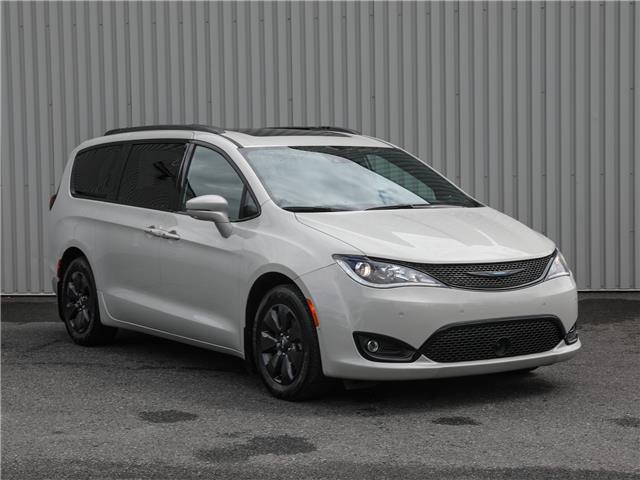 2020 Chrysler Pacifica Hybrid Limited (Stk: B23-239A) in Cowansville - Image 1 of 41