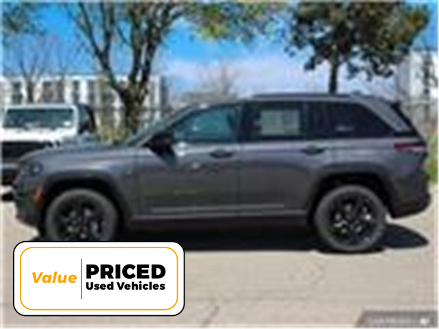 2025 Jeep Grand Cherokee Laredo (Stk: S4021) in Hamilton - Image 2 of 16