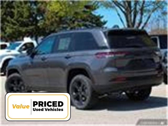 2025 Jeep Grand Cherokee Laredo (Stk: S4021) in Hamilton - Image 3 of 16