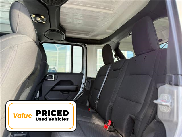 2020 Jeep Wrangler Unlimited Sahara (Stk: S2235A) in Welland - Image 13 of 14