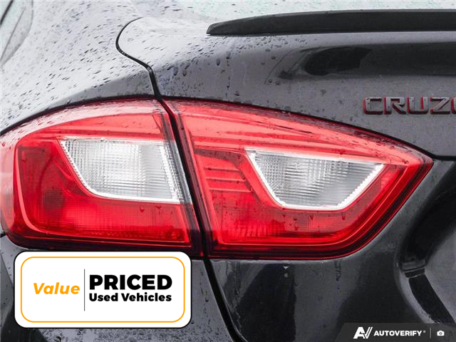 2018 Chevrolet Cruze LT Auto (Stk: S4053A) in Hamilton - Image 10 of 28
