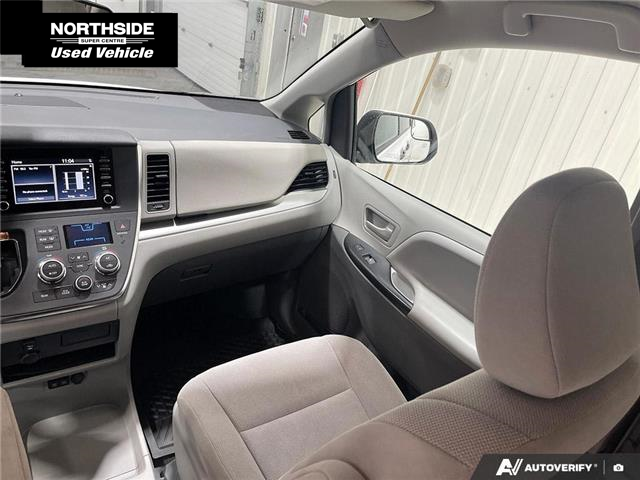 2019 Toyota Sienna 7-Passenger (Stk: V25477A) in Sault Ste. Marie - Image 17 of 24