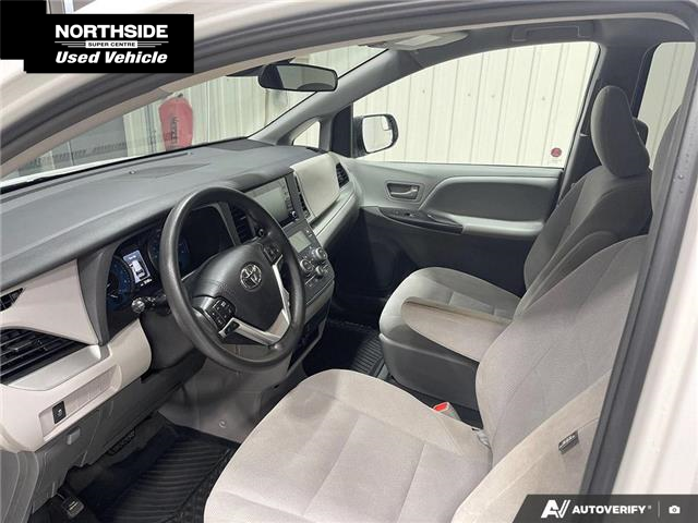2019 Toyota Sienna 7-Passenger (Stk: V25477A) in Sault Ste. Marie - Image 22 of 24
