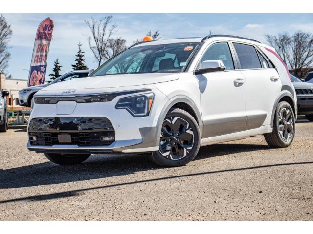 2023 Kia Niro EV Limited w/Snow White Pearl & Grey Exterior (Stk: 23NR4146) in Edmonton - Image 1 of 43