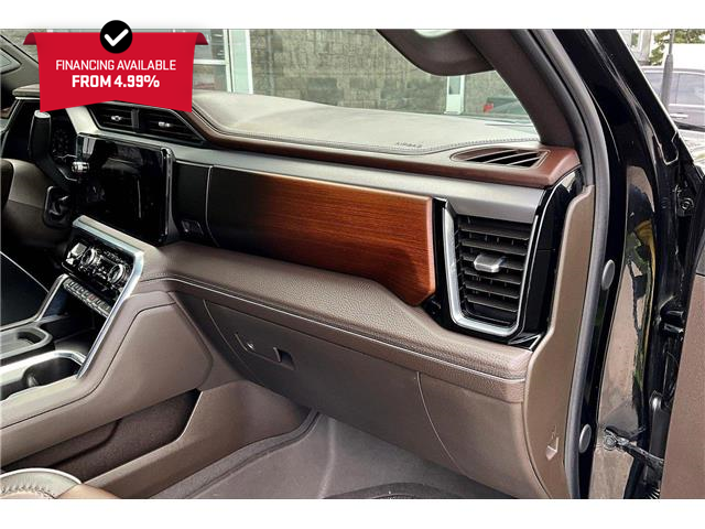 2025 GMC Sierra 3500HD Denali (Stk: 40555U) in Calgary - Image 16 of 35