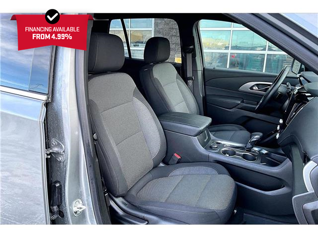 2023 Chevrolet Traverse LT Cloth (Stk: 31493U) in Calgary - Image 7 of 35