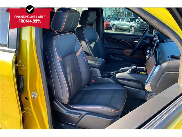 2024 GMC Canyon AT4 (Stk: 32402U) in Calgary - Image 7 of 35 2024 GMC Canyon AT4 (Stk: 32402U) in Calgary - Image 7 of 35