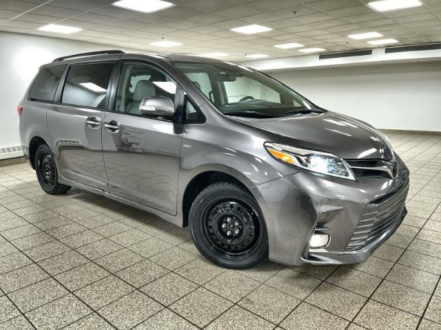 2020 Toyota Sienna XLE 7-Passenger (Stk: 240663A) in Calgary - Image 1 of 25