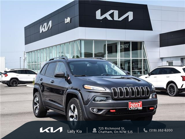 2017 Jeep Cherokee Trailhawk (Stk: LKSO00260A) in Chatham - Image 1 of 26