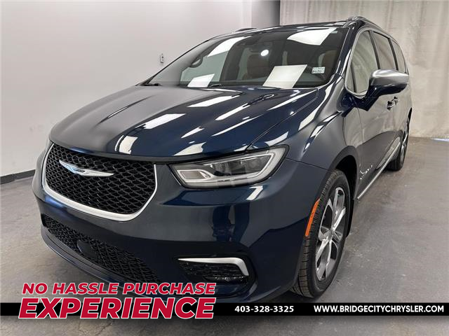 2022 Chrysler Pacifica Pinnacle (Stk: 3559) in Lethbridge - Image 1 of 31