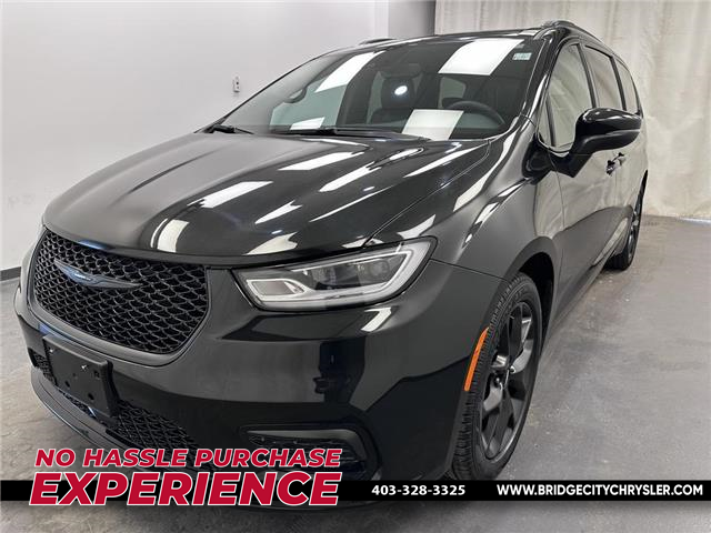 2023 Chrysler Pacifica Touring-L (Stk: 3565) in Lethbridge - Image 1 of 29