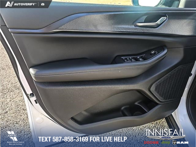 2025 Jeep Grand Cherokee Laredo (Stk: SJ057) in Innisfail - Image 7 of 24